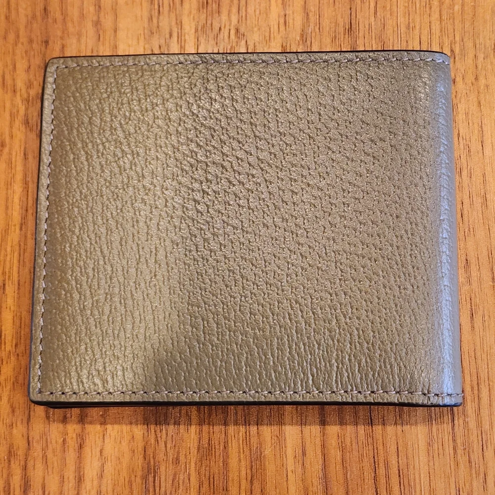 Brand New Gucci Men's Leather GG Logo Bi fold Wallet Green